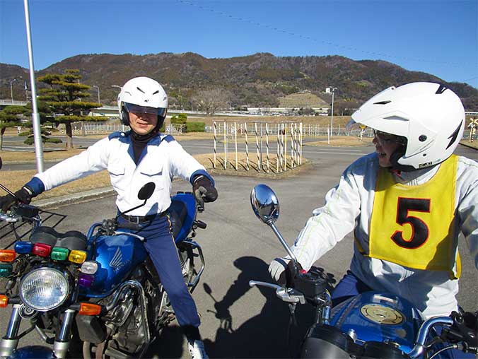 自動二輪の経験豊かな指導員